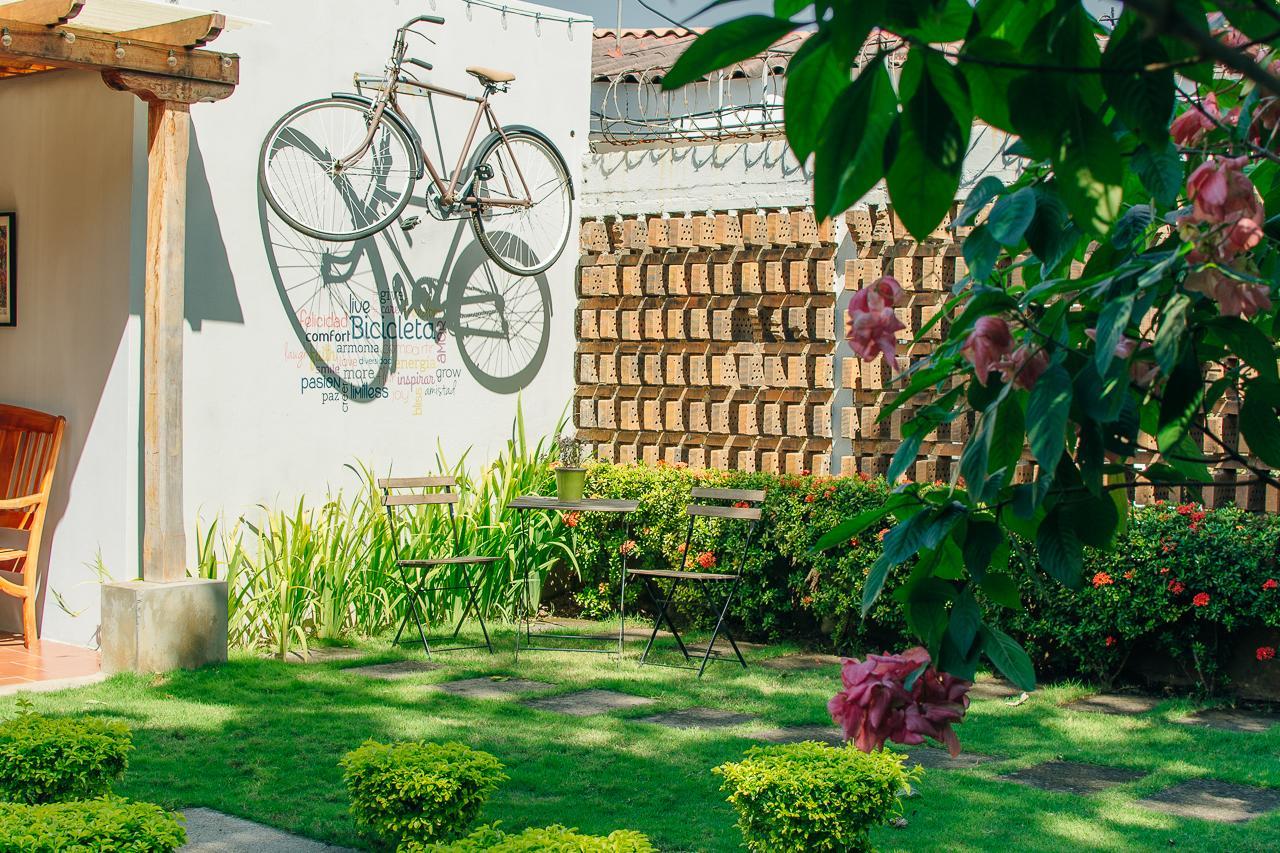 La Bicicleta Hostal Hotel Managua Exterior photo